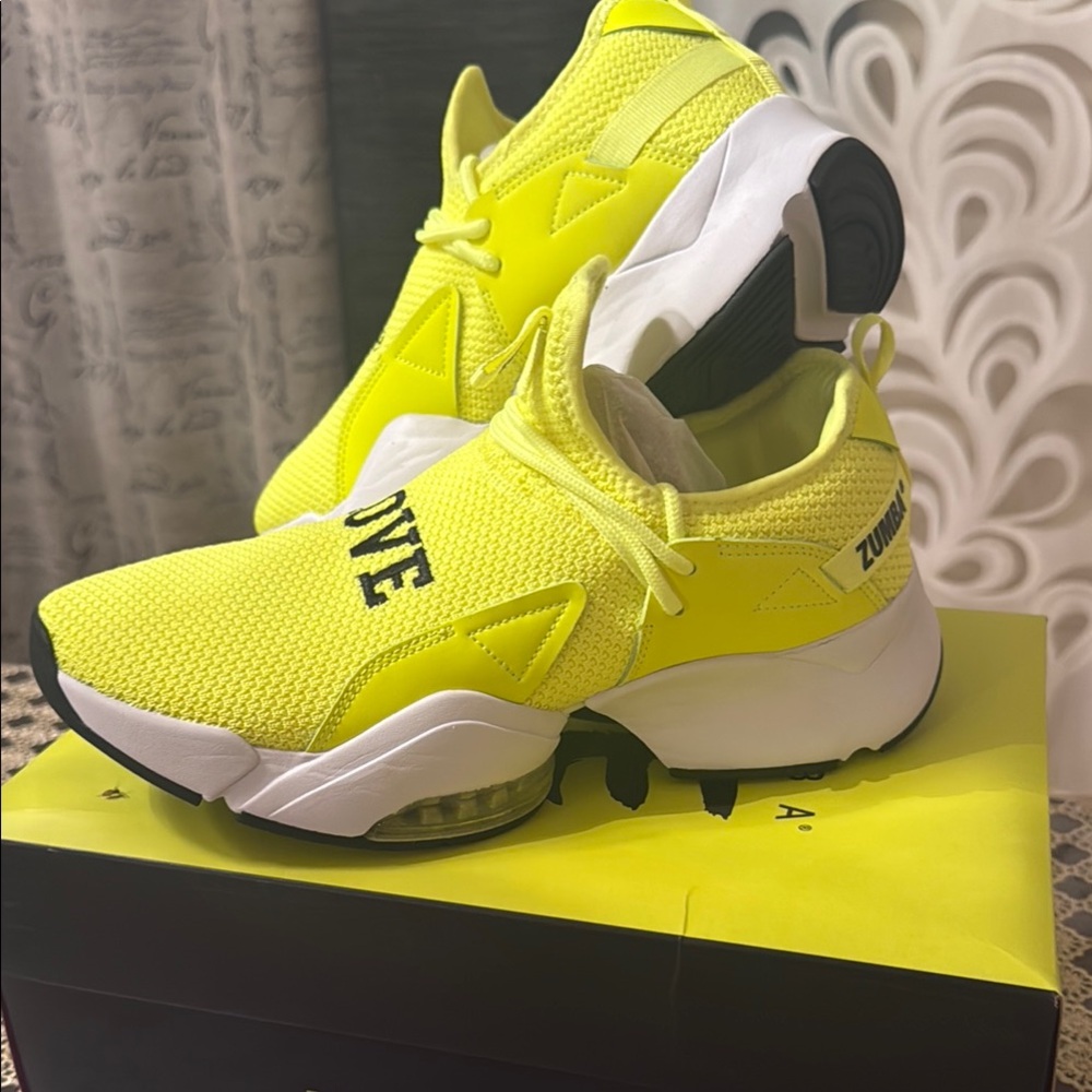 Zumba Fitness Yellow Sneakers Slip-On Sporty Design